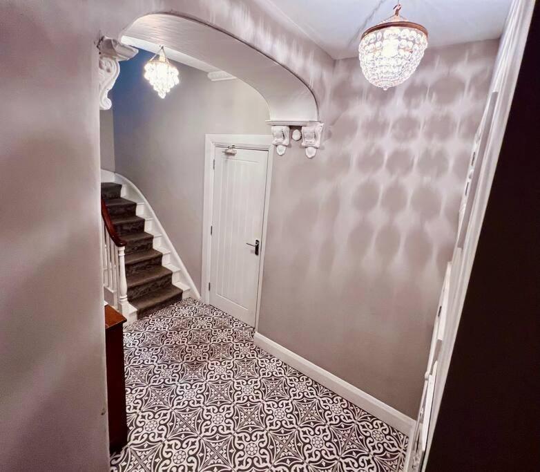 Smart-Home In Original Victorian Building บริสตอล ภายนอก รูปภาพ